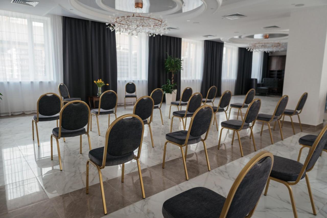 Optima Collection Bergshloss Rivne Exterior foto