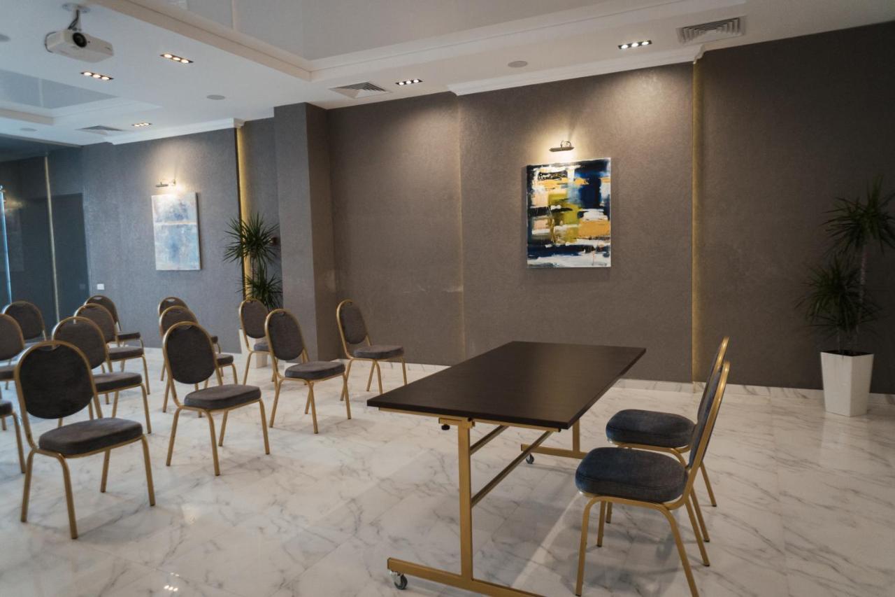 Optima Collection Bergshloss Rivne Exterior foto