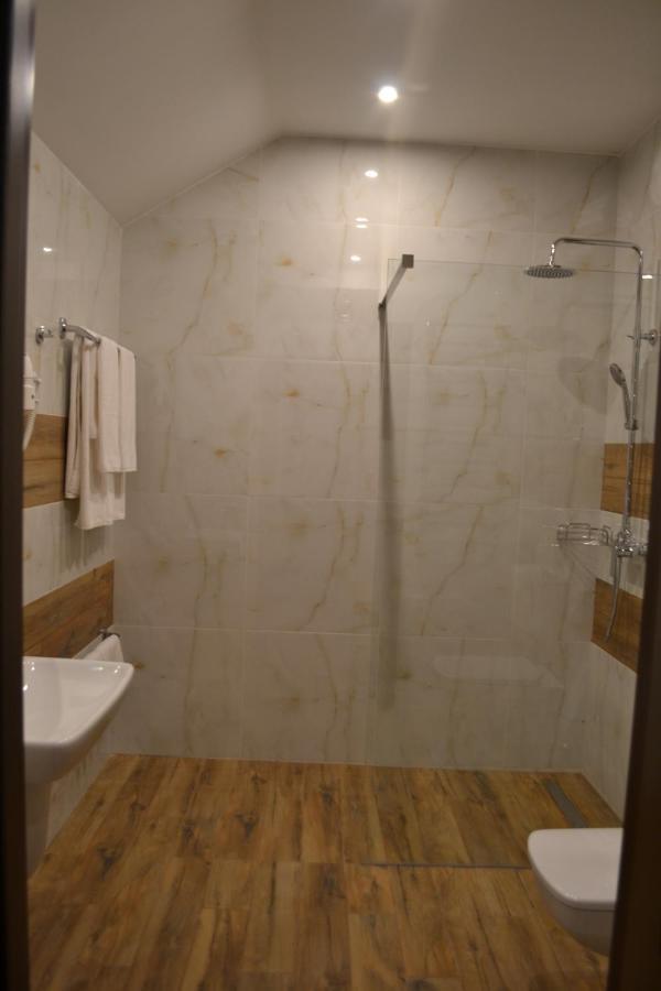Optima Collection Bergshloss Rivne Exterior foto