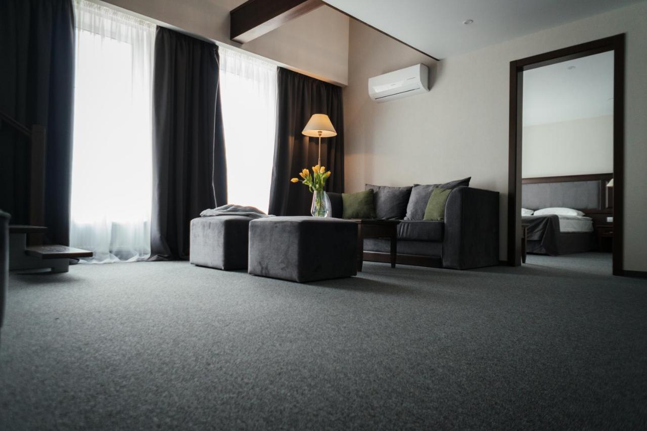 Optima Collection Bergshloss Rivne Exterior foto
